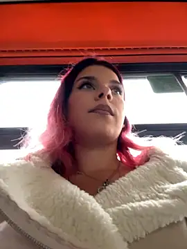 Snapshot of RiriRoseey chatting on November 18, 2025, 8:28 am RiriRoseey online show from November 18, 2025, 8:28 am