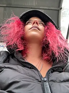 Snapshot of RiriRoseey chatting on November 15, 2025, 8:18 am RiriRoseey online show from November 15, 2025, 8:18 am