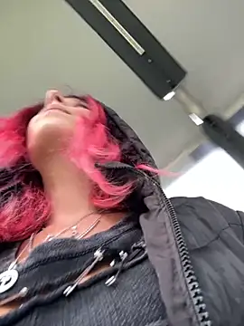 Snapshot of RiriRoseey chatting on November 14, 2025, 8:51 am RiriRoseey online show from November 14, 2025, 8:51 am