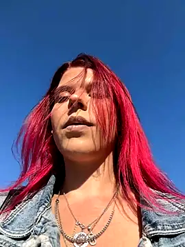 Snapshot of RiriRoseey chatting on November 2, 2025, 8:08 am RiriRoseey online show from November 2, 2025, 8:08 am