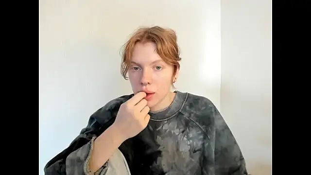 Snapshot of StellaDavis chatting on November 18, 2025, 8:06 am StellaDavis online show from November 18, 2025, 8:06 am