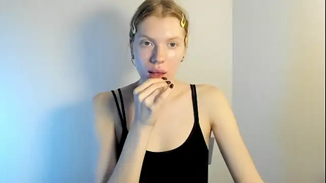 Snapshot of StellaDavis chatting on November 7, 2025, 10:09 am StellaDavis online show from November 7, 2025, 10:09 am