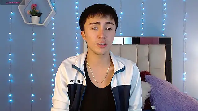 Snapshot of santi-fabulous chatting on December 3, 2024, 9:17 pm santi-fabulous online show from December 3, 2024, 9:17 pm