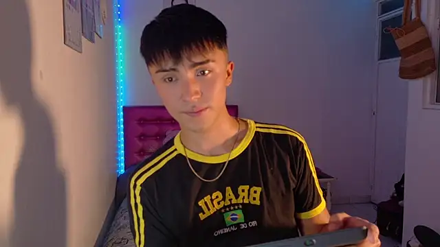 Snapshot of santi-fabulous chatting on December 18, 2025, 3:11 am santi-fabulous online show from December 18, 2025, 3:11 am