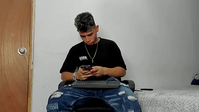 andrew rose  online show from February 11, 2026, 4:23 am