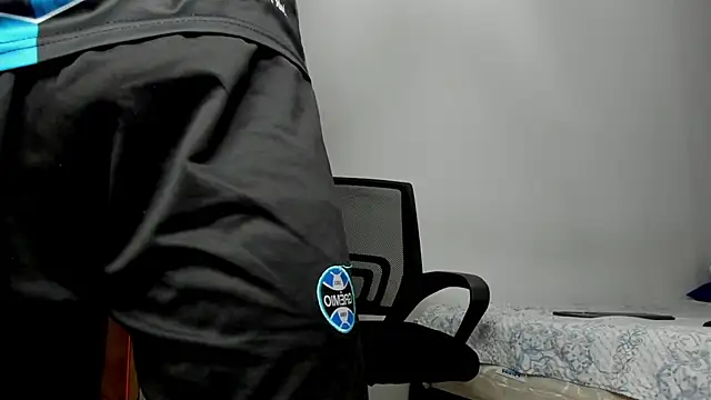 Snapshot of andrew_rose_ chatting on May 10, 2026, 1:36 pm andrew rose online show from May 10, 2026, 1:36 pm