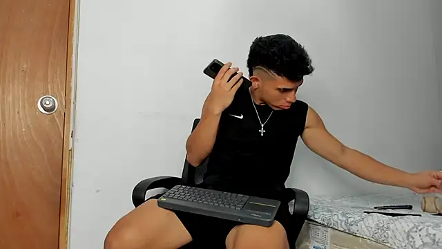 andrew rose  online show from November 18, 2025, 3:21 am