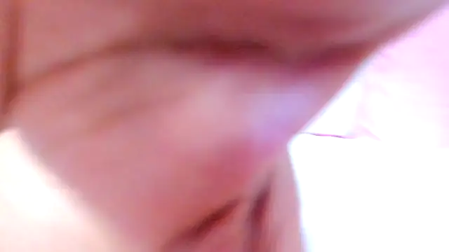 Snapshot of Elianissquirt chatting on October 31, 2025, 12:35 pm Elianissquirt online show from October 31, 2025, 12:35 pm