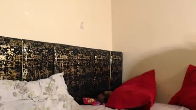 Missthigh online show from April 5, 2026, 11:28 am