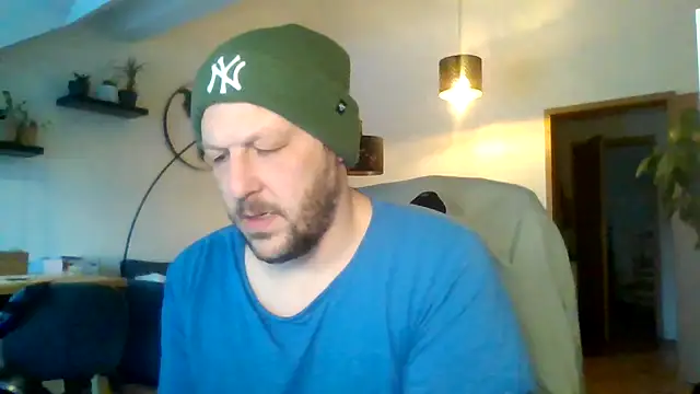 Snapshot of BennyLommy chatting on February 9, 2026, 3:32 pm BennyLommy online show from February 9, 2026, 3:32 pm