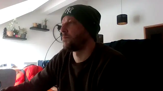 Snapshot of BennyLommy chatting on February 6, 2026, 10:55 am BennyLommy online show from February 6, 2026, 10:55 am