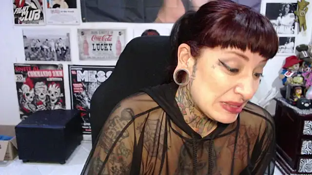 Rollyderolandia666 online show from April 17, 2026, 11:07 pm