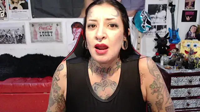 Snapshot of Rollyderolandia666 chatting on February 4, 2025, 1:02 am Rollyderolandia666 online show from February 4, 2025, 1:02 am