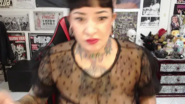 Snapshot of Rollyderolandia666 chatting on November 4, 2025, 6:44 pm Rollyderolandia666 online show from November 4, 2025, 6:44 pm