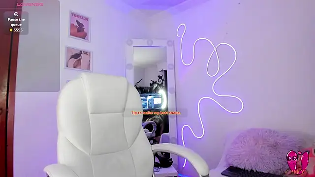 Snapshot of JulietaBomGV chatting on October 29, 2025, 6:23 am JulietaBomGV online show from October 29, 2025, 6:23 am