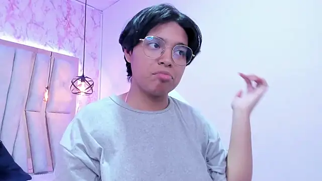 Emmapark  online show from March 20, 2025, 5:36 pm