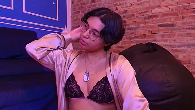 Emmapark  online show from November 25, 2025, 3:45 pm