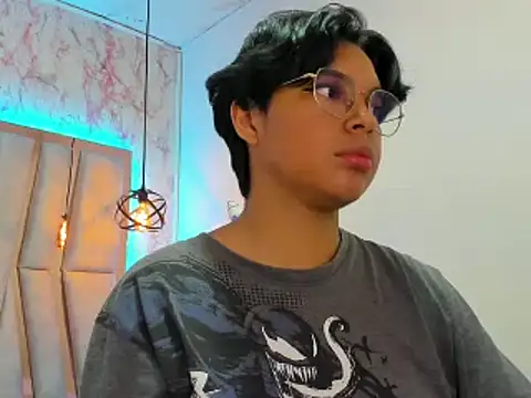 Emmapark  online show from February 27, 2025, 6:42 pm