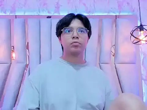 Emmapark  online show from February 26, 2025, 12:52 am