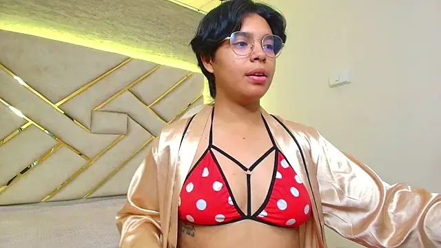 Emmapark  online show from March 18, 2025, 12:06 pm