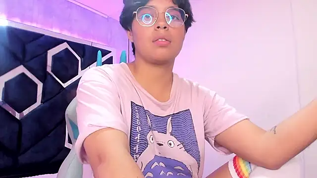 Emmapark  online show from February 23, 2025, 11:14 pm