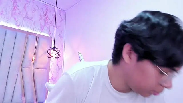 Emmapark  online show from February 28, 2025, 7:14 pm