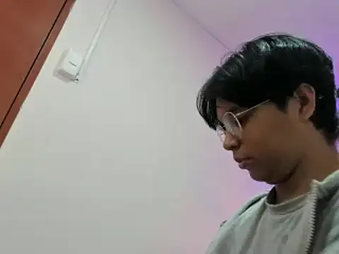 Emmapark  online show from February 25, 2025, 6:44 pm