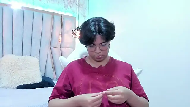 Emmapark  online show from March 5, 2025, 9:59 pm