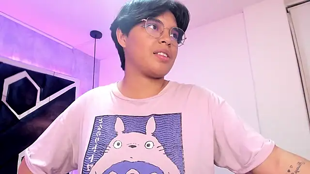 Emmapark  online show from February 23, 2025, 8:11 pm