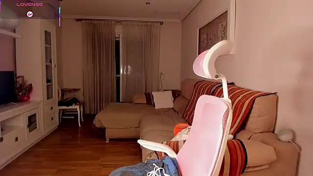 Snapshot of bella_apont chatting on October 27, 2025, 10:33 pm bella apont online show from October 27, 2025, 10:33 pm