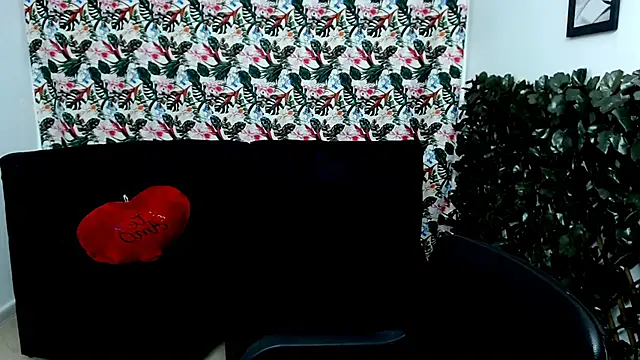 Snapshot of Wendy_Hot_ chatting on March 5, 2025, 3:51 am Wendy Hot online show from March 5, 2025, 3:51 am