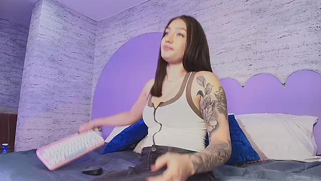 Giaa Ross online show from April 6, 2026, 7:37 pm