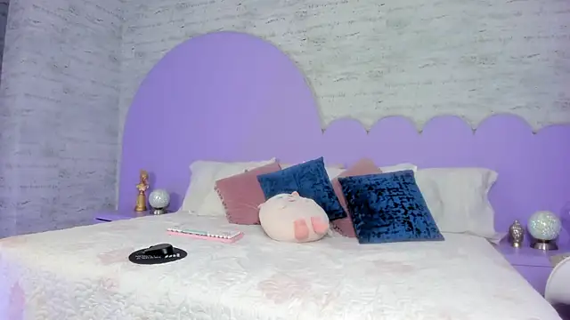 Snapshot of Giaa_Ross chatting on November 18, 2025, 8:01 pm Giaa Ross online show from November 18, 2025, 8:01 pm