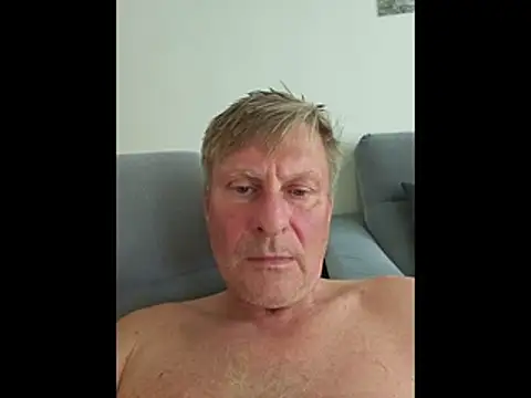 johnnym1 online show from April 28, 2026, 2:32 pm