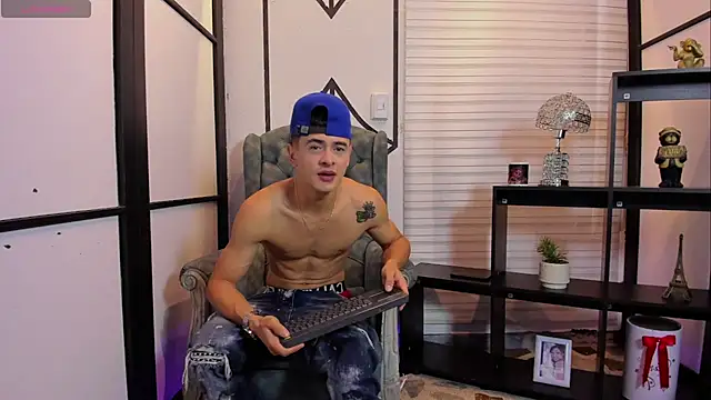 Snapshot of JuniorMorris_ chatting on October 2, 2025, 9:40 pm JuniorMorris  online show from October 2, 2025, 9:40 pm