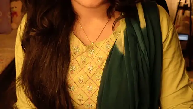 Snapshot of Spice-Summi chatting on August 3, 2026, 6:58 pm Spice-Summi online show from August 3, 2026, 6:58 pm