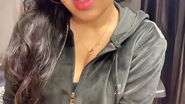 Snapshot of Spice-Summi chatting on January 9, 2025, 12:41 pm Spice-Summi online show from January 9, 2025, 12:41 pm