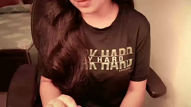 Snapshot of Spice-Summi chatting on October 4, 2025, 10:28 am Spice-Summi online show from October 4, 2025, 10:28 am