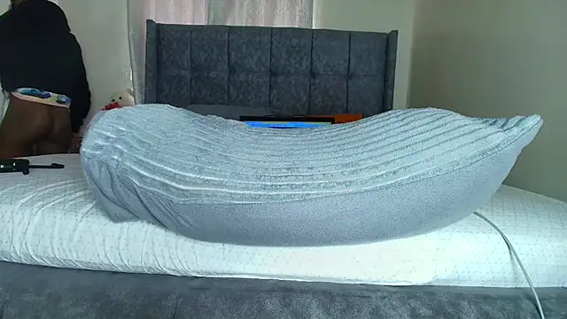 Snapshot of t-NaughtyLicia chatting on December 15, 2025, 9:15 am t-NaughtyLicia online show from December 15, 2025, 9:15 am