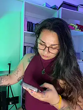 Snapshot of Amarantha_666 chatting on April 28, 2026, 2:27 am Amarantha 666 online show from April 28, 2026, 2:27 am