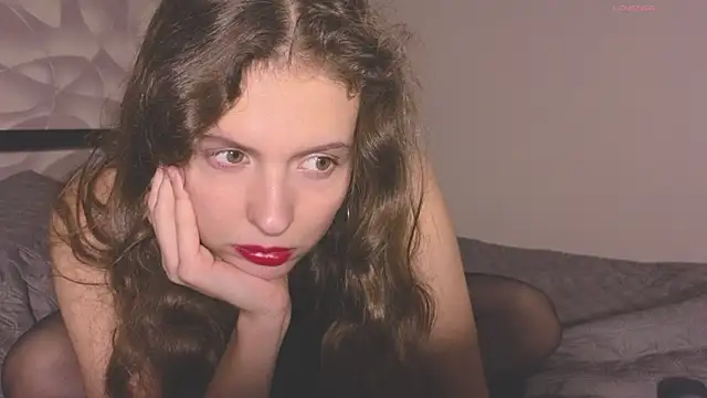 Snapshot of Sereta_Finn chatting on October 24, 2025, 10:47 am Sereta Finn online show from October 24, 2025, 10:47 am