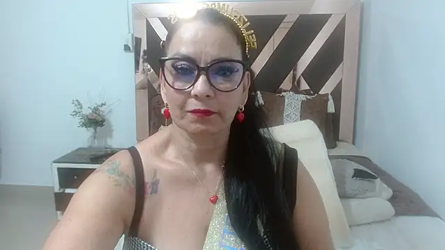 lindaesmeralda online show from November 2, 2025, 11:37 am