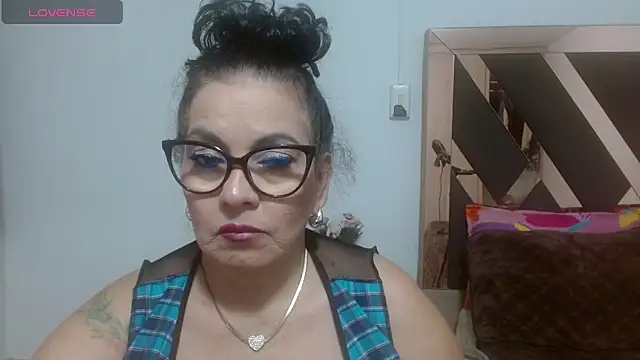 lindaesmeralda online show from March 16, 2026, 12:20 pm