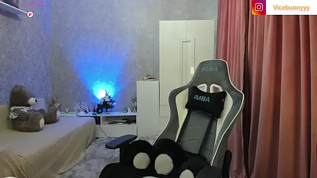 your bunnygirl online show from April 8, 2026, 12:06 pm