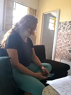 MILEIDE980 online show from March 22, 2025, 2:14 pm