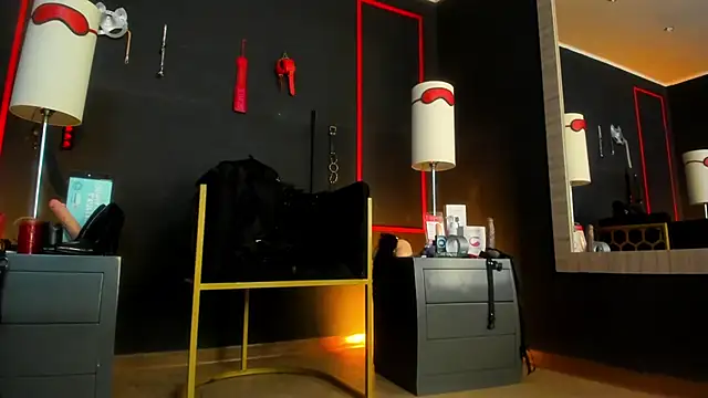 Snapshot of CharlotteScotte chatting on November 14, 2025, 12:31 pm CharlotteScotte online show from November 14, 2025, 12:31 pm