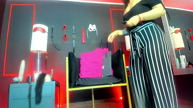 Snapshot of CharlotteScotte chatting on October 14, 2025, 11:55 am CharlotteScotte online show from October 14, 2025, 11:55 am