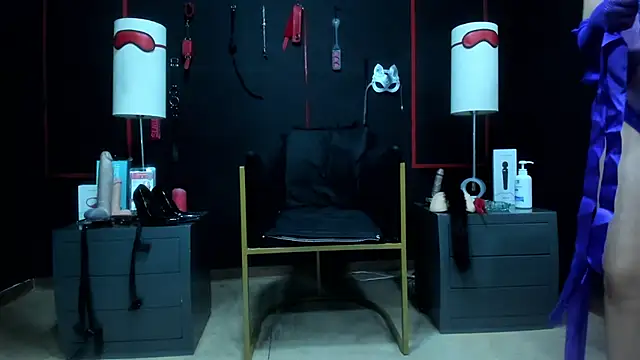 Snapshot of CharlotteScotte chatting on October 28, 2025, 12:04 pm CharlotteScotte online show from October 28, 2025, 12:04 pm