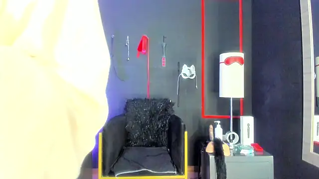 Snapshot of CharlotteScotte chatting on October 31, 2025, 12:02 pm CharlotteScotte online show from October 31, 2025, 12:02 pm