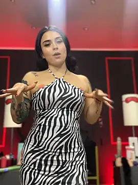 Snapshot of CharlotteScotte chatting on November 11, 2025, 11:27 am CharlotteScotte online show from November 11, 2025, 11:27 am